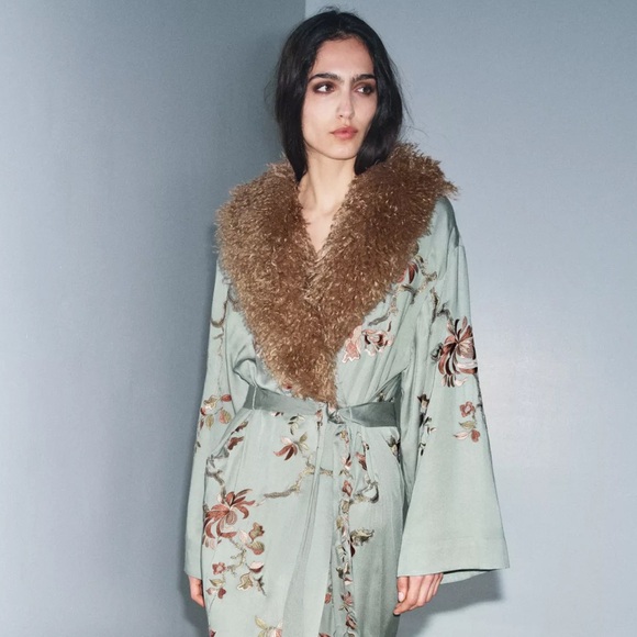 ZARA FAUX FUR COLLAR KIMONO ZW
COLLECTION LIMITED EDITION - Picture 11 of 13